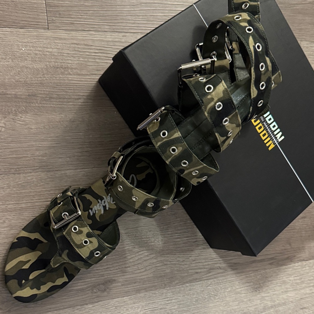 Viki Denim Belt Buckled Flat Sandals - Camouflage 🔥 Size 6 BRAND NEW ❣️ - Picture 12 of 16